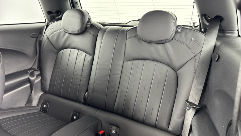 MINI Hatchback 2.0 Cooper S Exclusive 3dr Auto Petrol Hatchback